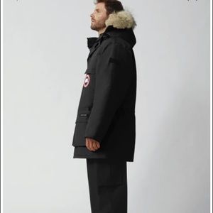 Brand New men’s Canada goose parka coat, with dust bag and authenticity card.